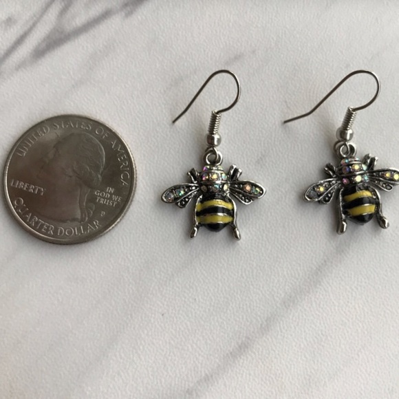 🐝 Boho nickel free bumble bee dangly cz earring - Picture 5 of 9